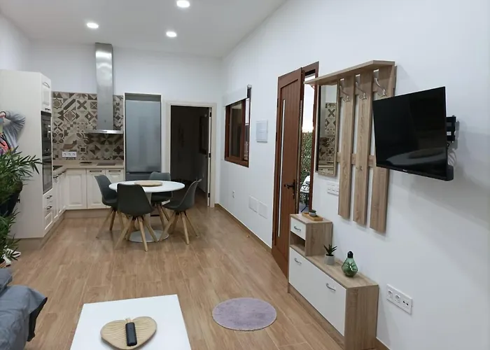 아파트 Independent House In Rural Setting 라오로타바